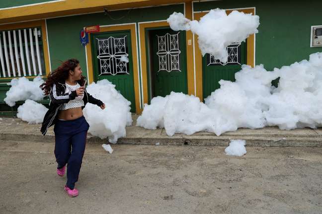 Foam 'invasion' city in Colombia