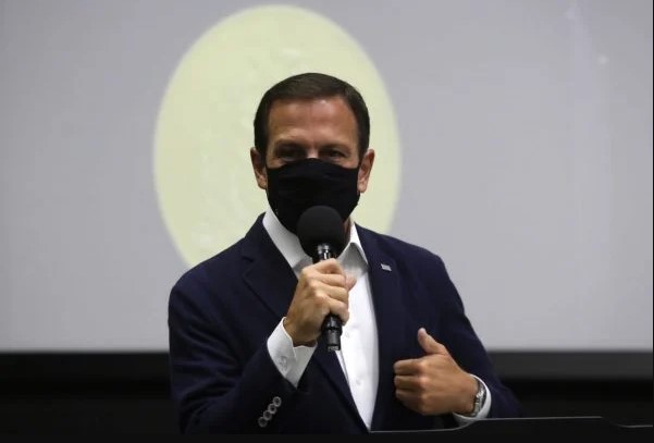 Joao Doria, Governor of Sao Paulo.  He wears a suit and tie and wears a mask - Metropolis
