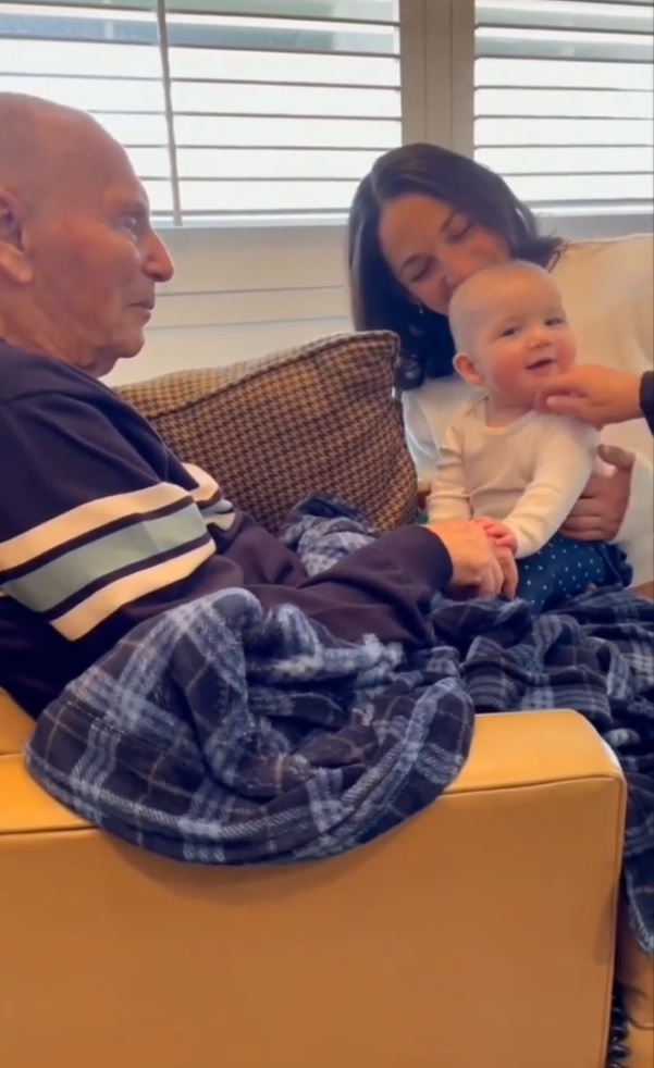 Grandfather with Alzheimer's, who spent months in silence, met granddaughter for the first time and then spoke