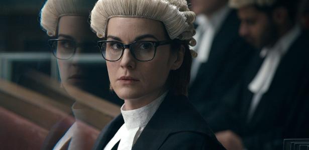 Why do British lawyers and judges wear wigs to court?