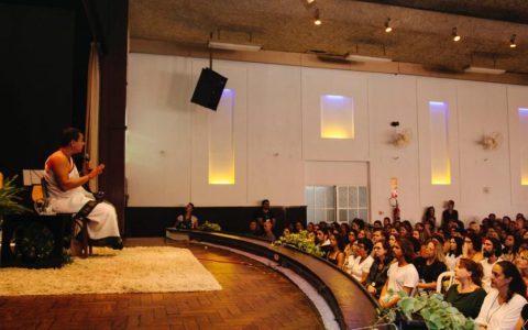 Petropolis hosts programs on self-knowledge and Vedanta with free yoga and meditation activities