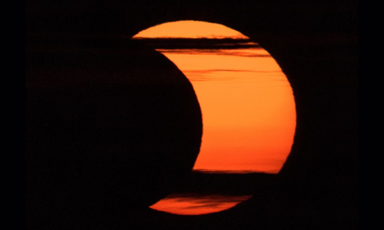 See the best pictures of last Saturday's solar eclipse (30)