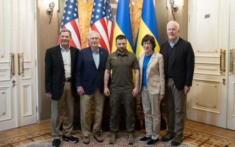 Volodymyr Zelensky meets US lawmakers in Kyiv.  Ukraine and Russia