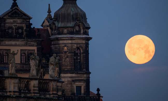 Even in Germany, it was possible to see the Strawberry Moon in Dresden 