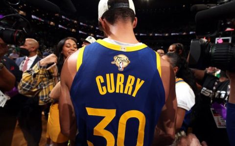 With the Warriors Tetra, can Stephen Curry be considered one of the 10 greatest players in NBA history?