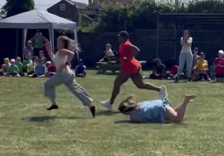 Woman falls while running in competition invited by daughter in England