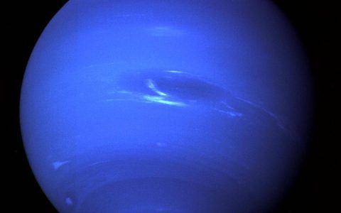 Light Blue, Dark Blue: How Uranus and Neptune Get Their Colors - 01/06/2022 - Science