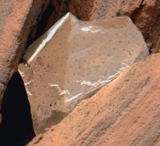 Detail of fragments of thermal blanket found on Mars Image: NASA / Disclosure