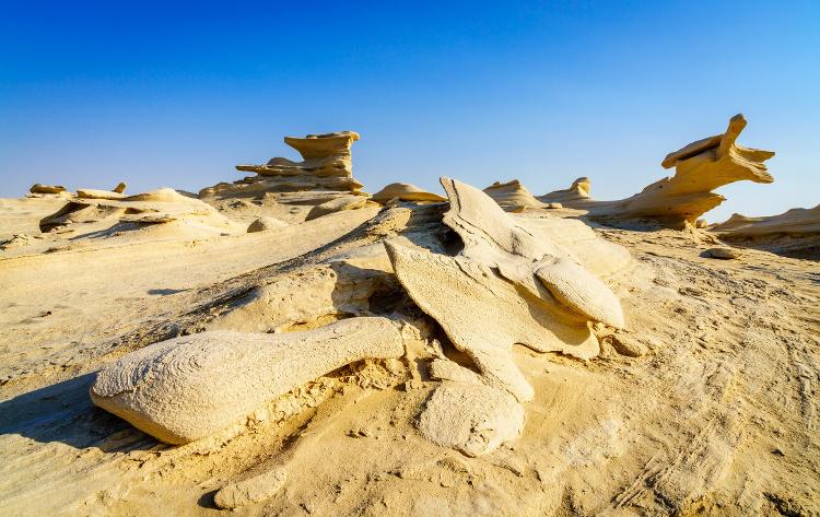 Abu Dhabi's Al Wathba Desert with its fossilized dunes - Alexey / Getty Images / iStockphoto - Alexey / Getty Images / iStockphoto