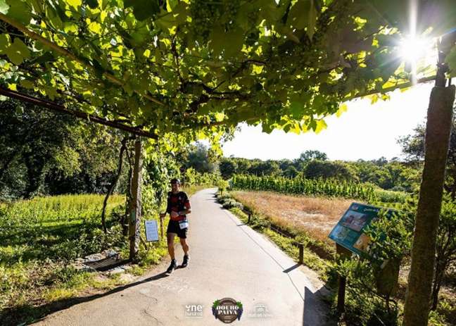 Ultramarathoner Douro runs through one of the 100-mile stretches of Paiva, the second stage of the One Hundred World Series (Photo by Matias Novo/Disclosure)