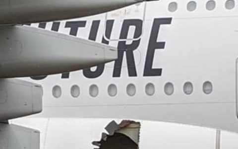 Emirates Superjumbo lands with big hole in fuselage - Prisma